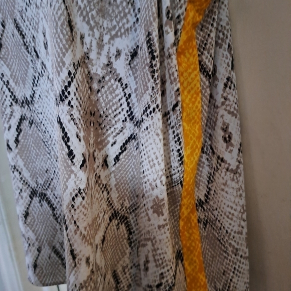 Apt 9 reptile Print tank top size large - Picture 2 of 4